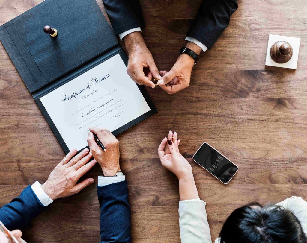 How Lawyers in Dubai for Divorce Safeguard Assets and Family Interests
